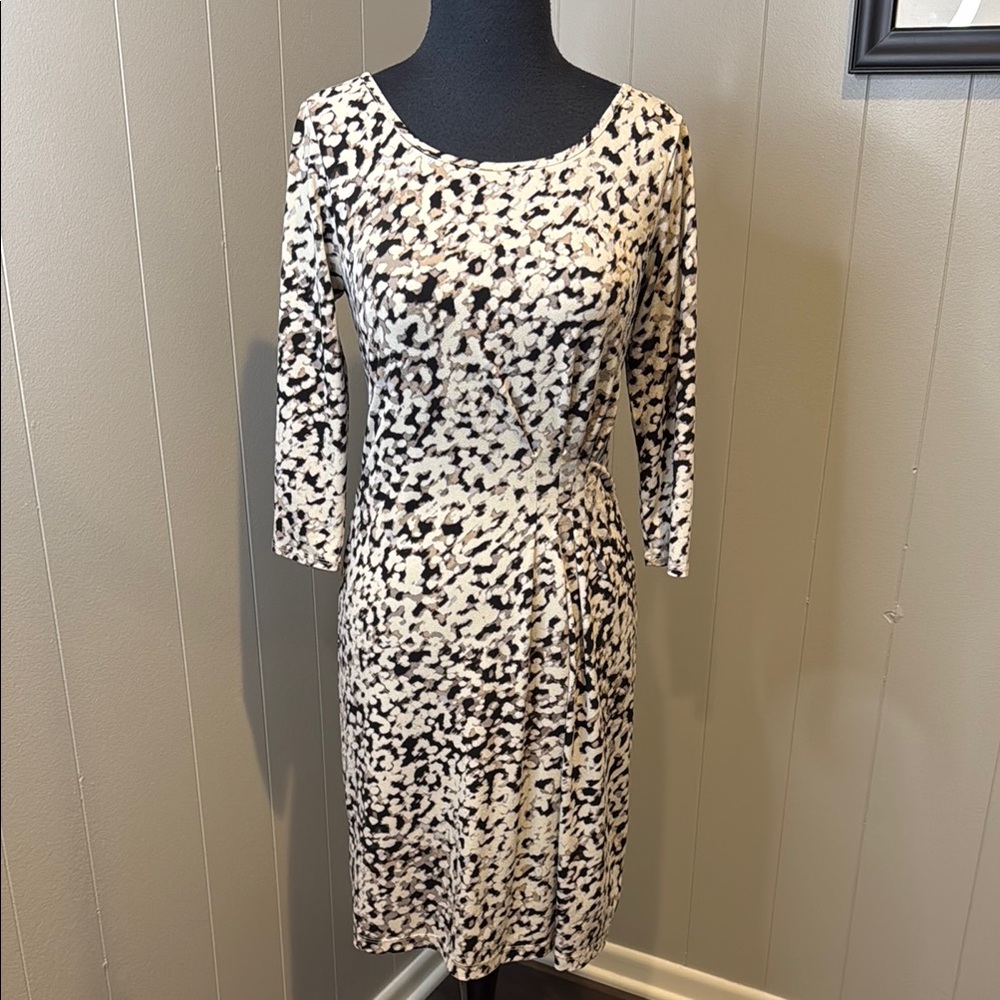 B3 Ann Taylor Women’s XS Monochrome Patterned Long Sleeve Asymmetrical Dress
